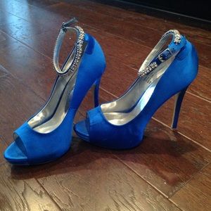 💎GORGEOUS Royal Blue Heels w/strap💎